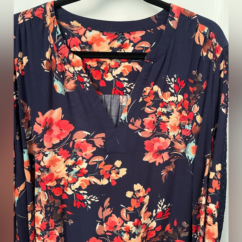 Torrid Navy Floral Twill Lace Trim Top - Picture 4 of 8